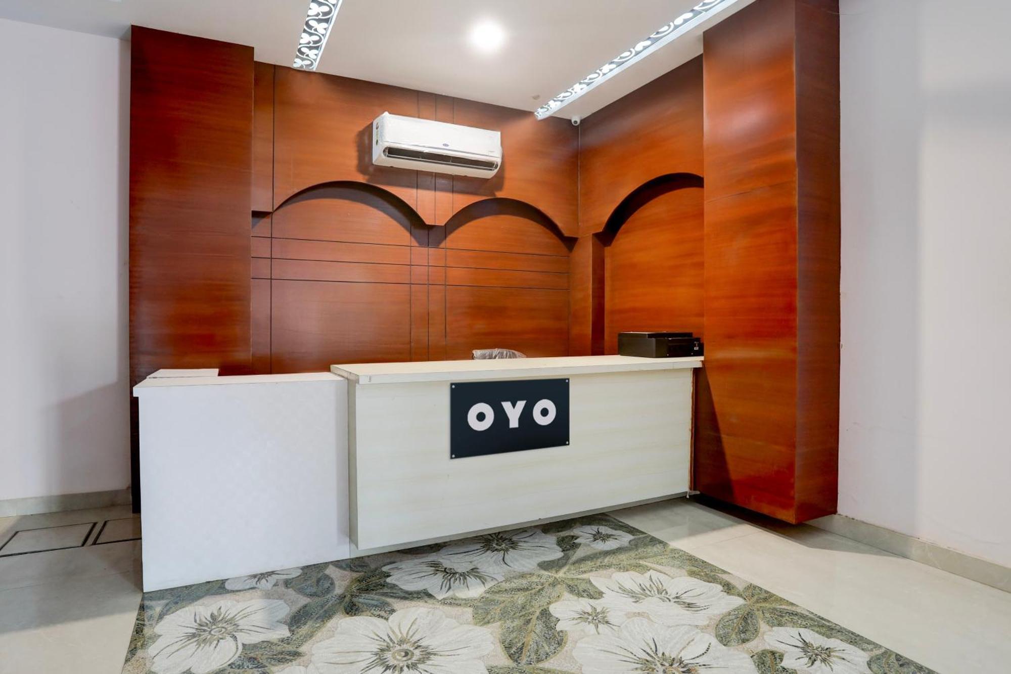 Hotel O Rana Hotel & Restaurant มีรัท ภายนอก รูปภาพ