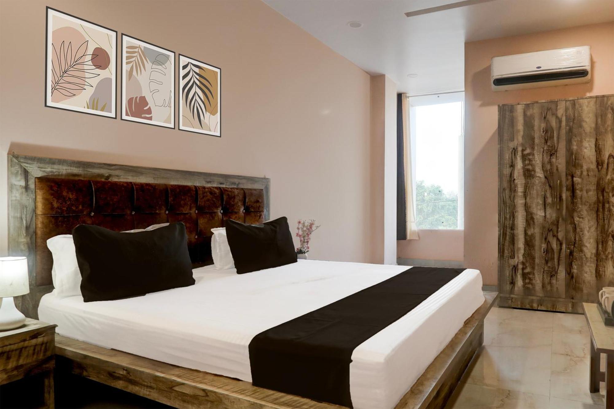 Hotel O Rana Hotel & Restaurant มีรัท ภายนอก รูปภาพ