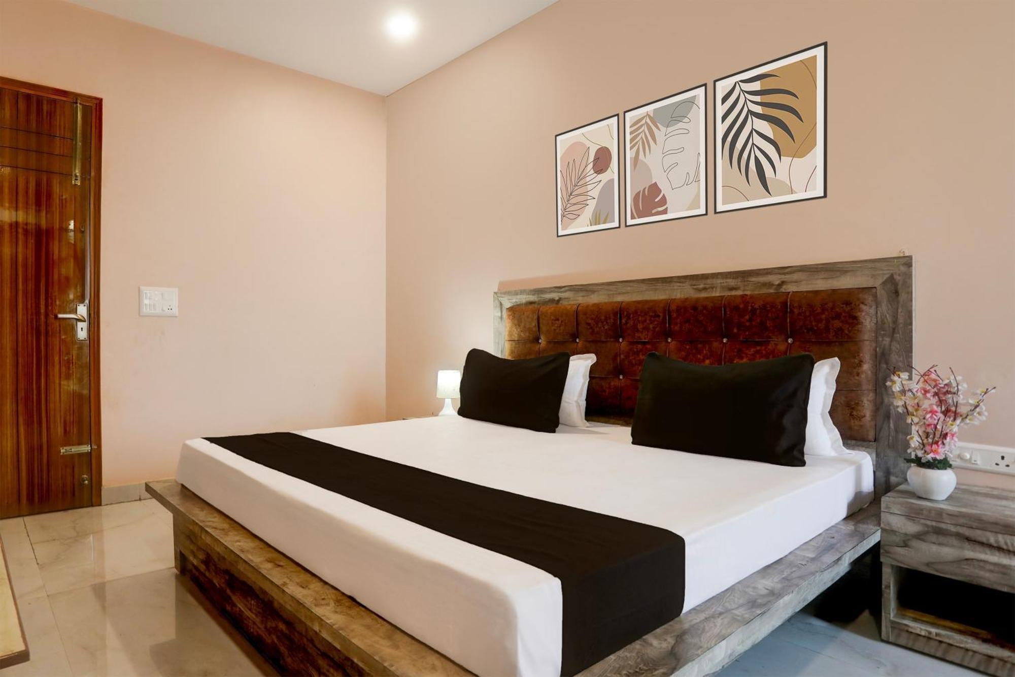 Hotel O Rana Hotel & Restaurant มีรัท ภายนอก รูปภาพ