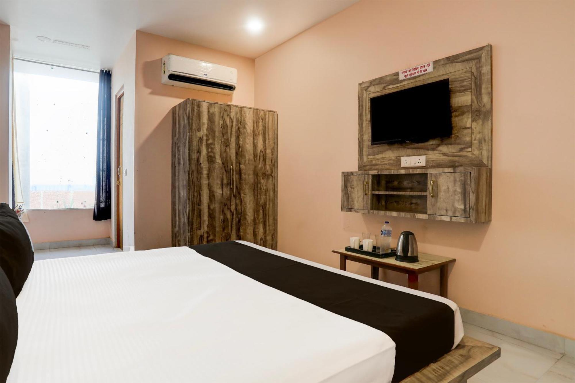 Hotel O Rana Hotel & Restaurant มีรัท ภายนอก รูปภาพ