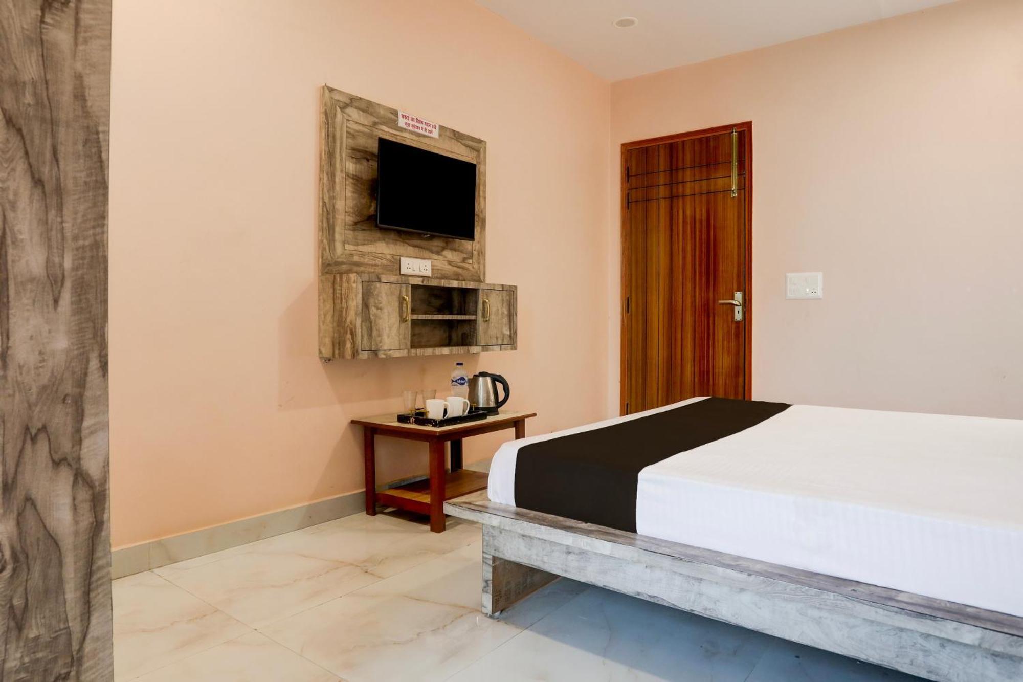 Hotel O Rana Hotel & Restaurant มีรัท ภายนอก รูปภาพ