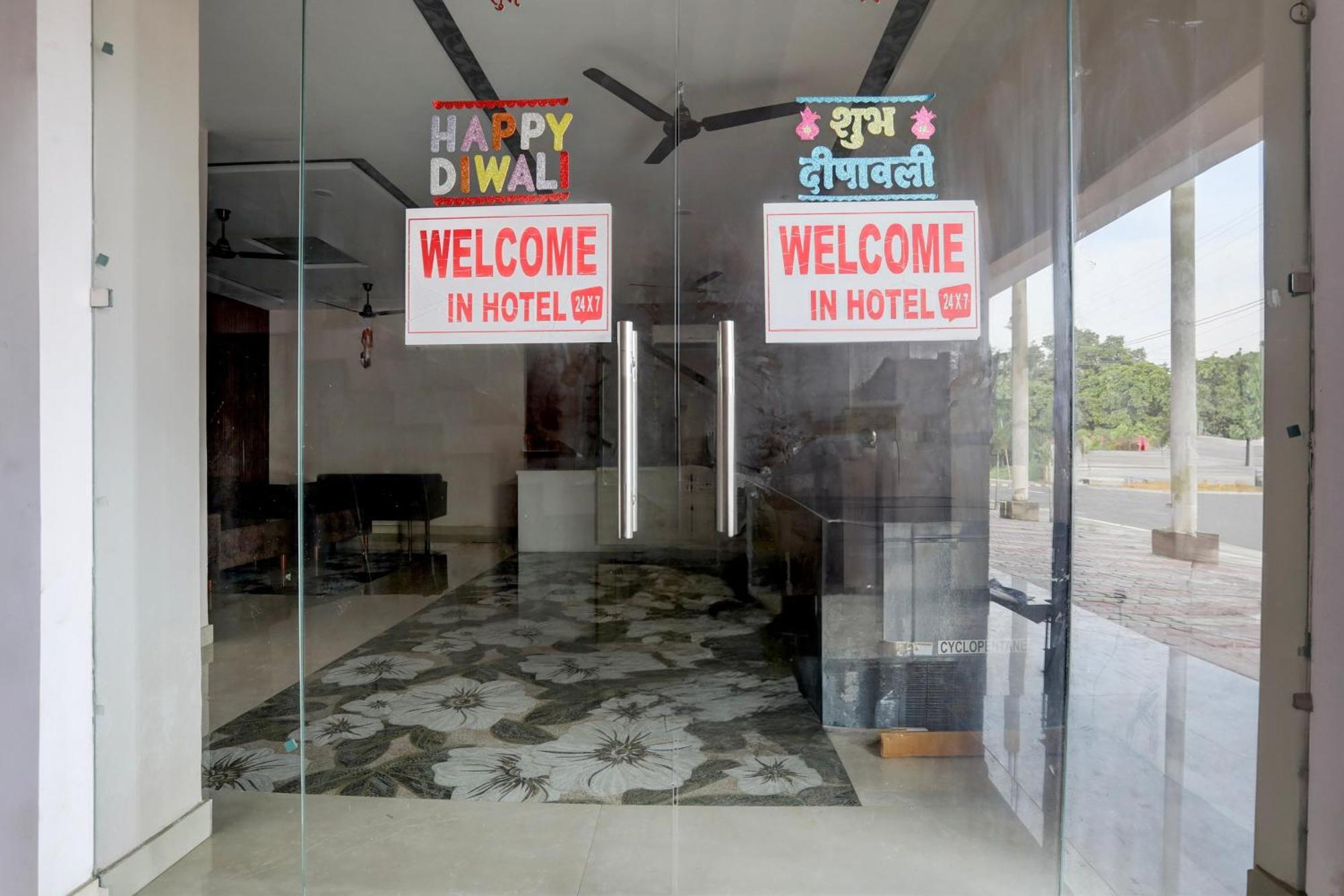 Hotel O Rana Hotel & Restaurant มีรัท ภายนอก รูปภาพ