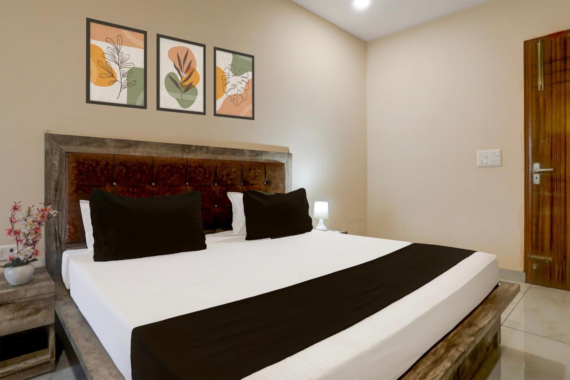 Hotel O Rana Hotel & Restaurant มีรัท ภายนอก รูปภาพ