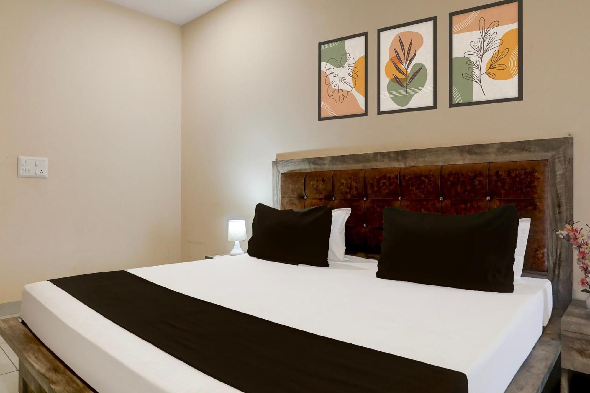 Hotel O Rana Hotel & Restaurant มีรัท ภายนอก รูปภาพ