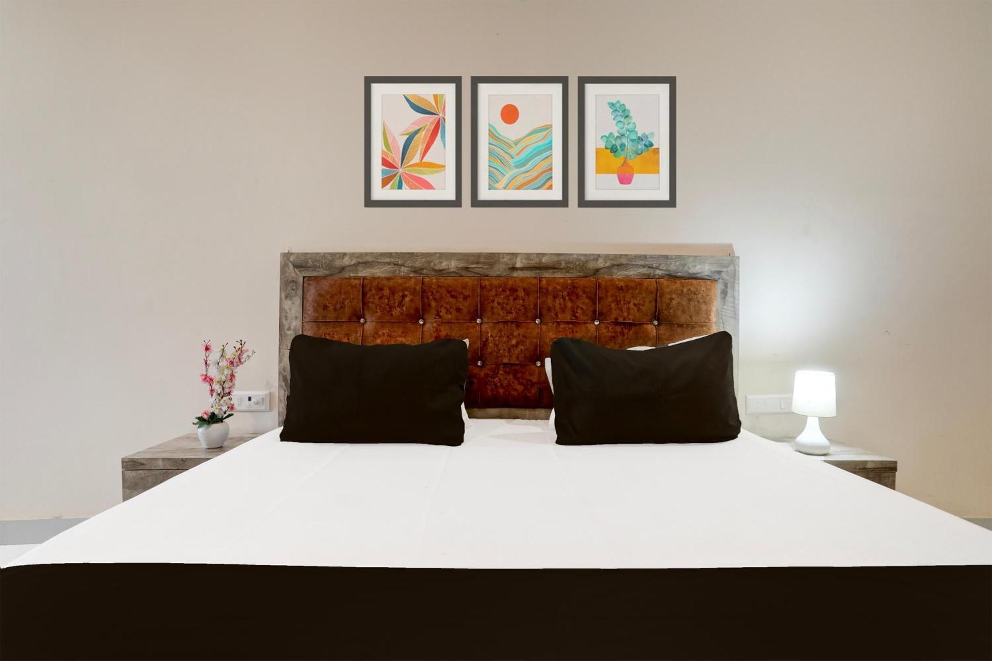 Hotel O Rana Hotel & Restaurant มีรัท ภายนอก รูปภาพ